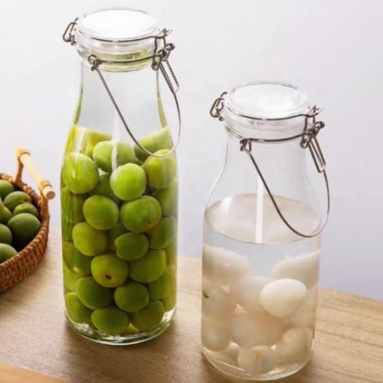 Hot Selling Glass Bottles for Kids Juice Packaging Vietnamese Soft Drinks Other Party Supplies with Clip Lid