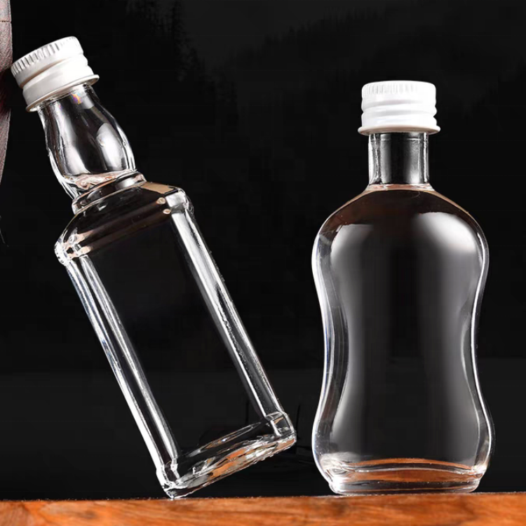 Wholesale Rectangle Glass Whiskey Bottle 50ml Empty Liquor Vodka Bottle Mini Clear Glass Wine Bottles With Screw Caps