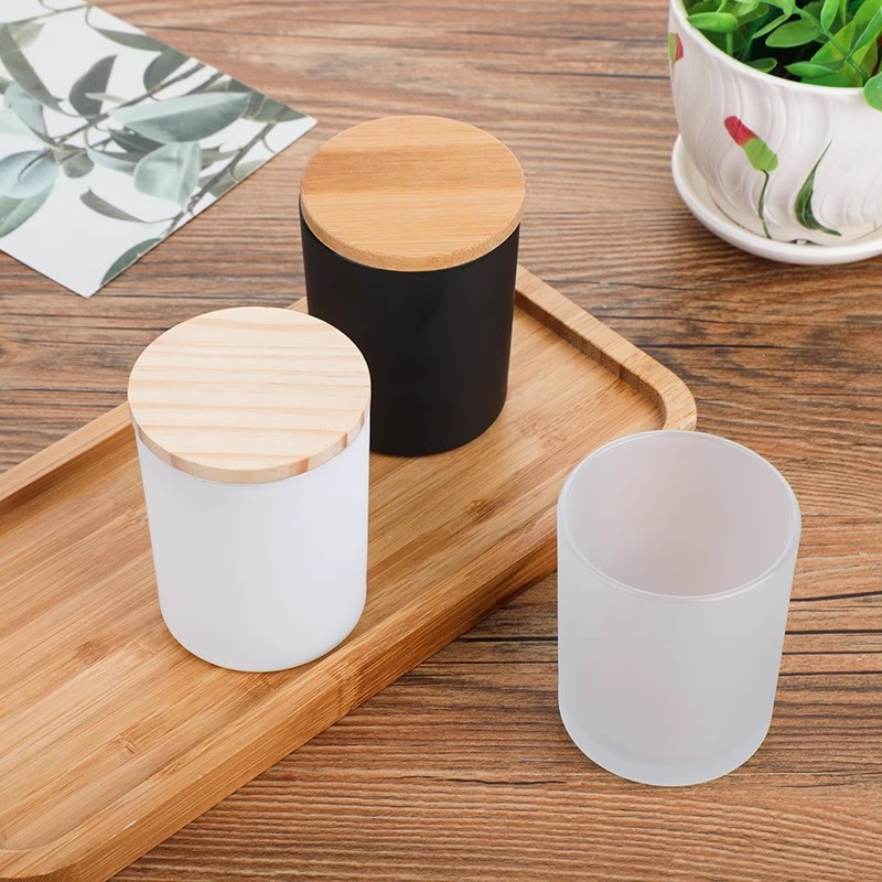 Wholesale Luxury Candle Jar Glass Candle Container Jars With Bamboo Wooden Lids Suitable for Christmas Gifts