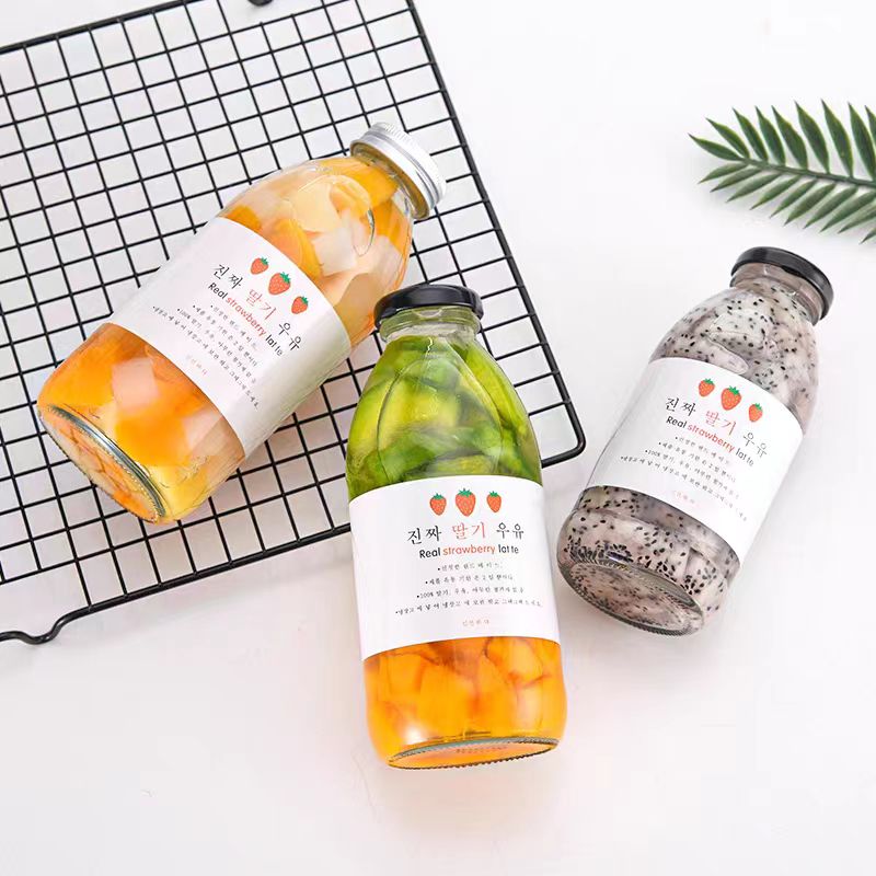 Recyclable Hot Sale 300ml 350ml 500ml  Round Glass Drinking Bottle Clear Milk Bottle With Metal Lid for Beverage Package