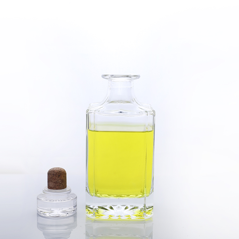 Recyclable Custom Clear Glass Liquor Bottle 700ml 750ml 500ml Gin Whiskey Vodka Liquor Spirit Bottle for Liquor Rum