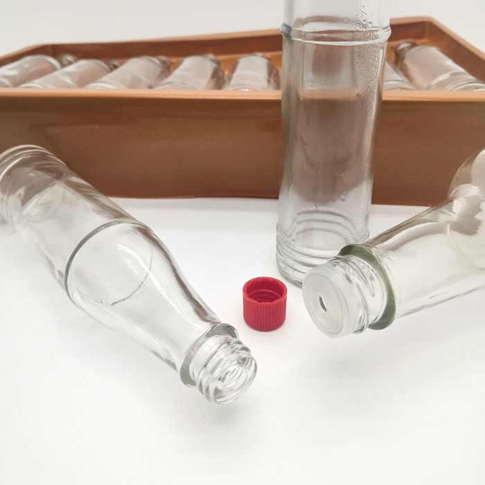 Factory Stock 100 Ml 150 Ml 250 Ml Empty Glass Hot Sauce Woozy Bottle Salad Sauce Bottle Chili Bottles With Screw Plastic Cap
