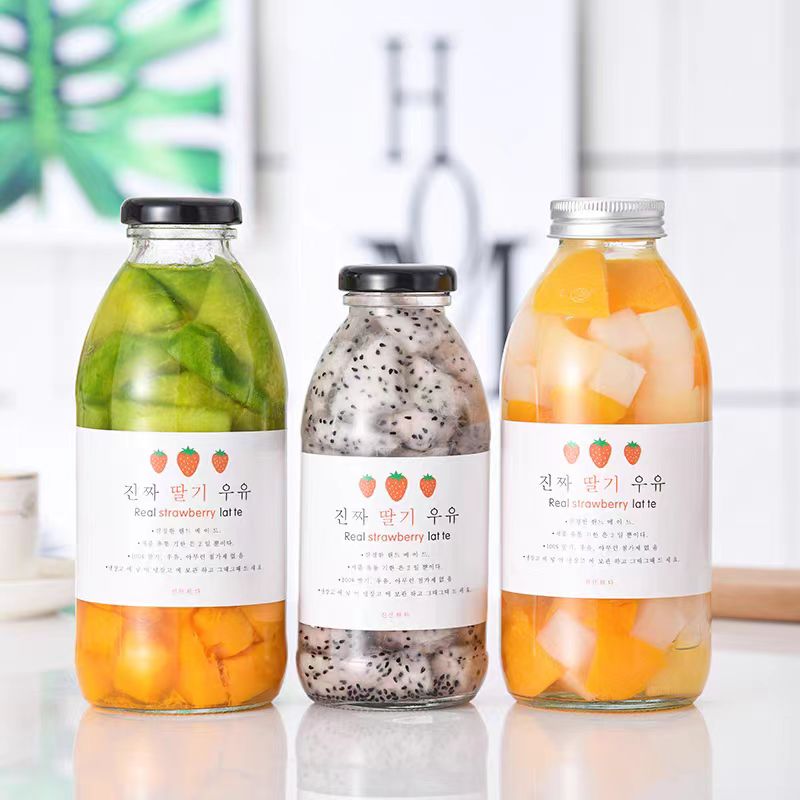 Recyclable Hot Sale 300ml 350ml 500ml  Round Glass Drinking Bottle Clear Milk Bottle With Metal Lid for Beverage Package