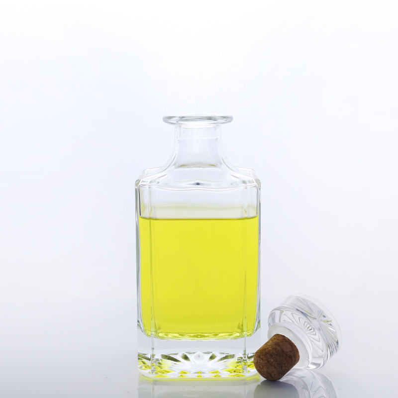 Recyclable Custom Clear Glass Liquor Bottle 700ml 750ml 500ml Gin Whiskey Vodka Liquor Spirit Bottle for Liquor Rum
