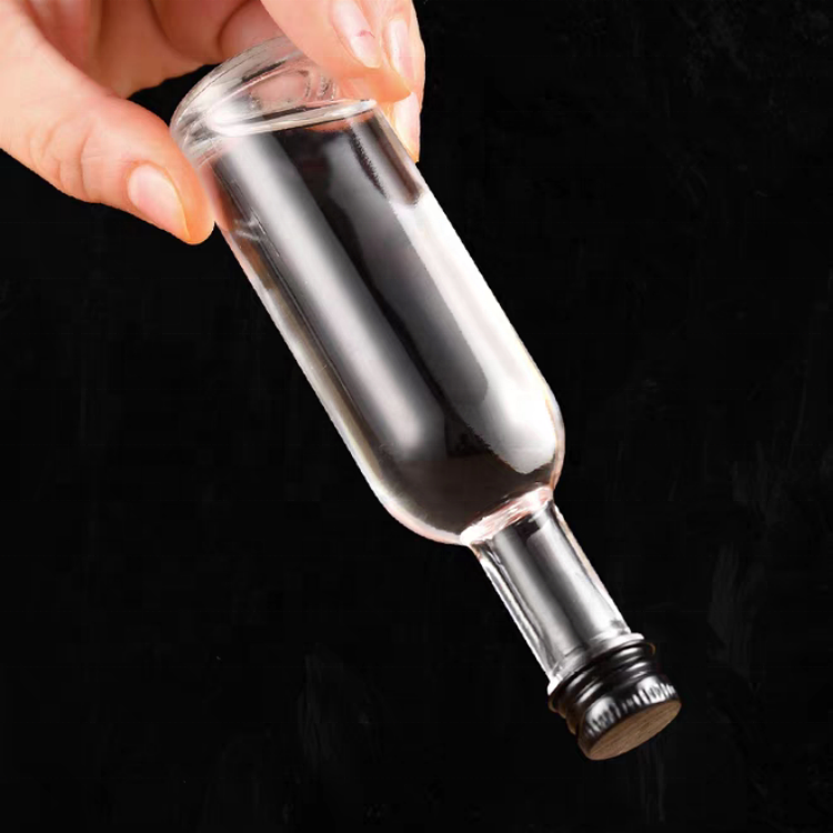 Wholesale Custom 50ml Round Mini Wine Bottle Wedding Favor 50 Ml Liquor Small Whisky Vodka Glass Bottle With Screw Metal Cap
