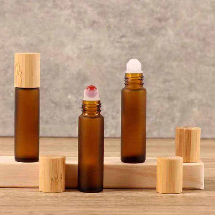 Hot Sale 10ml Glass Roll on Bottle Perfume Essential Oil Glass Bottle Frosted Amber Roller Ball Glass Bottle with Bamboo Cap