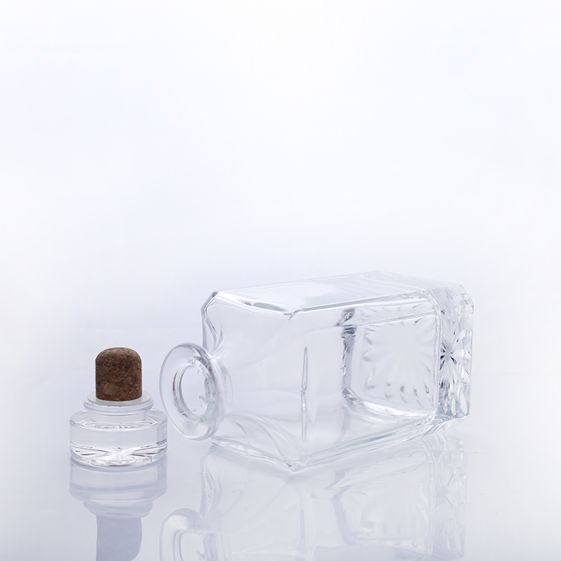 Recyclable Custom Clear Glass Liquor Bottle 700ml 750ml 500ml Gin Whiskey Vodka Liquor Spirit Bottle for Liquor Rum