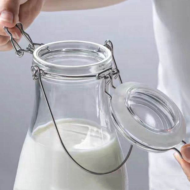 Customized Logo Printing Clip Glass Lid 1 Liter Glass Milk Bottle Beverage Drinking Glass Swing Top Bottle
