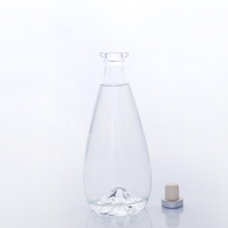 Recyclable 500ml 750ml Empty Glass Wine Bottle Whiskey Vodka Gin Beverages Glass Bottle With Cork Cap