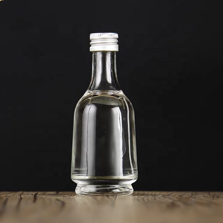 Wholesale Custom 50ml Round Mini Wine Bottle Wedding Favor 50 Ml Liquor Small Whisky Vodka Glass Bottle With Screw Metal Cap