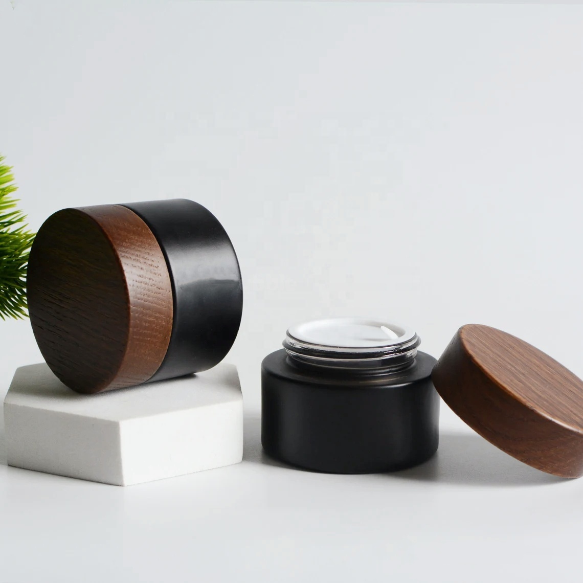 Factory Direct Supply 5g 15g 30g 50g 100g Round Frosted Black Glass Container Jar With Real Bamboo Lid for Cosmetic Package