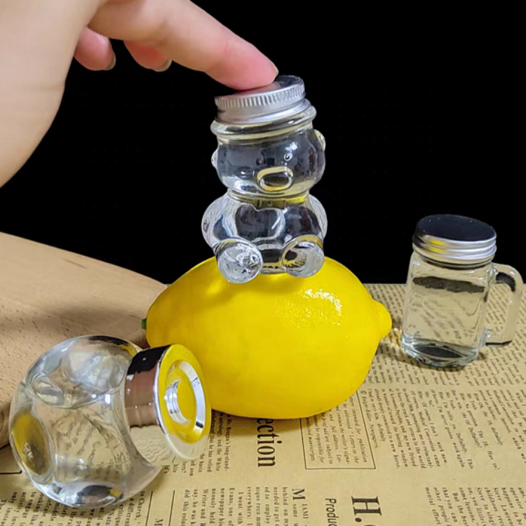 Wholesale Teddy Bear Shaped Glass Bottle Honey Bee Candy Sugar Chocolate Glass Jar With Metal Cap