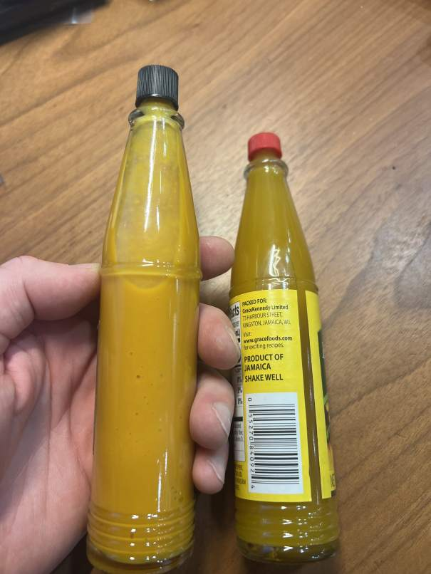 Factory Stock 100 Ml 150 Ml 250 Ml Empty Glass Hot Sauce Woozy Bottle Salad Sauce Bottle Chili Bottles With Screw Plastic Cap