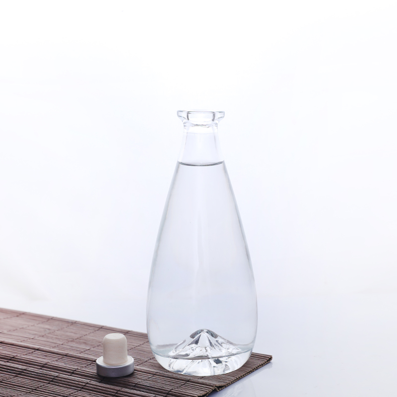 Recyclable 500ml 750ml Empty Glass Wine Bottle Whiskey Vodka Gin Beverages Glass Bottle With Cork Cap