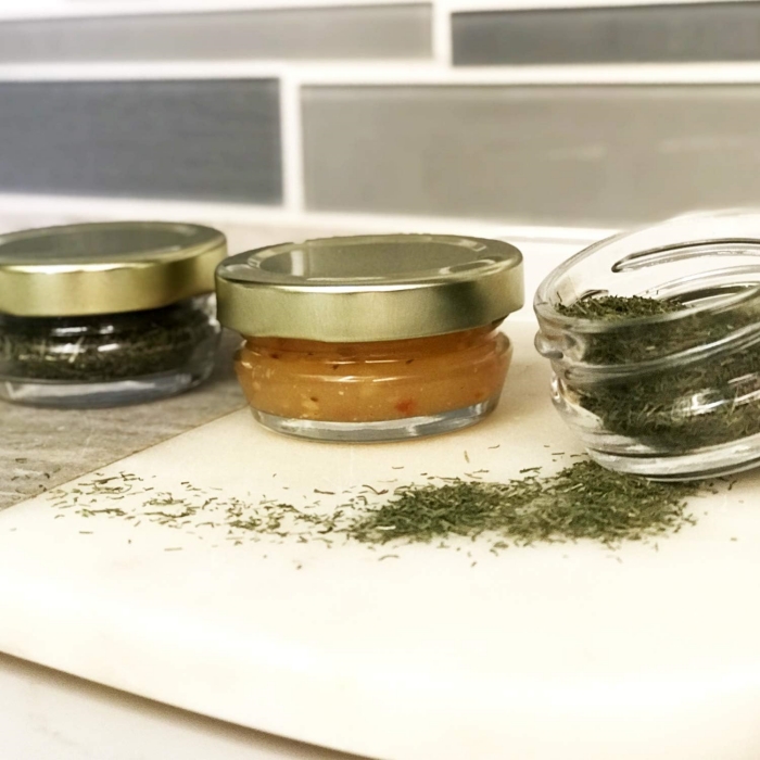 Empty Storage Jars Airtight Caviar Jar 1 oz / 28 g  Small Mini Glass Jars With Tin Lids for Spices, Honey, Jam, Jelly, Candy