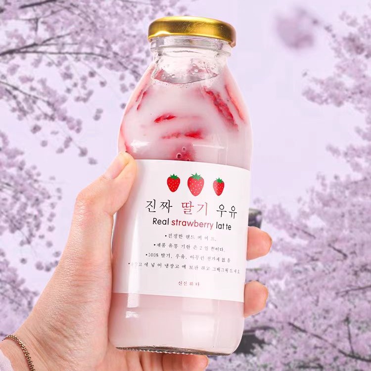 Recyclable Hot Sale 300ml 350ml 500ml  Round Glass Drinking Bottle Clear Milk Bottle With Metal Lid for Beverage Package