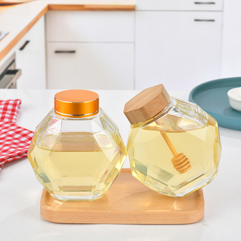 Wholesale Clear Honeycomb Glass Honey Jars 250g 500g 1000g Empty Honey Bottles With Wooden Lid Spoon Dipper for Food Industry