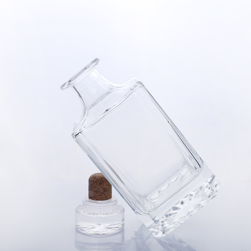 Recyclable Custom Clear Glass Liquor Bottle 700ml 750ml 500ml Gin Whiskey Vodka Liquor Spirit Bottle for Liquor Rum
