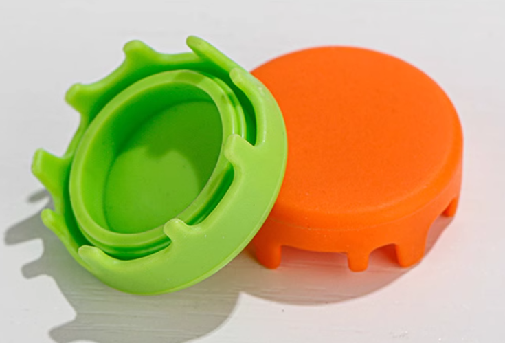 Mini 5ml 10ml 50ml Silicone Jar Matte Finish Small Glass Concentrate Acrylic Storage Container Silicone Lids Tequila Champagne