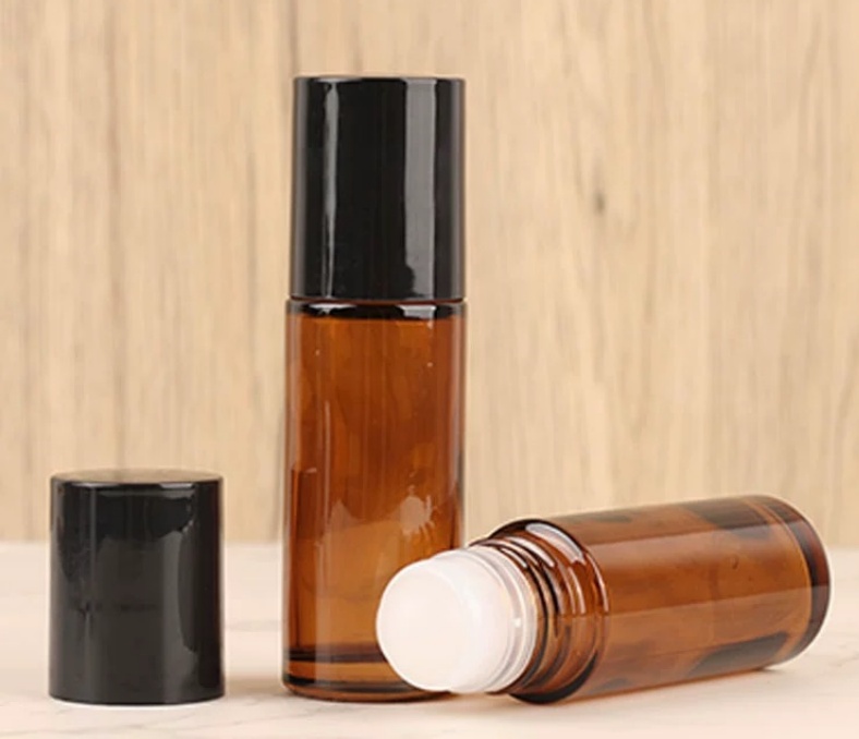 Wholesale Empty Essential Oil Perfume Oil 30ml 50ml Clear Blue Amber Roll on Glass Bottle With Steel Roller Ball